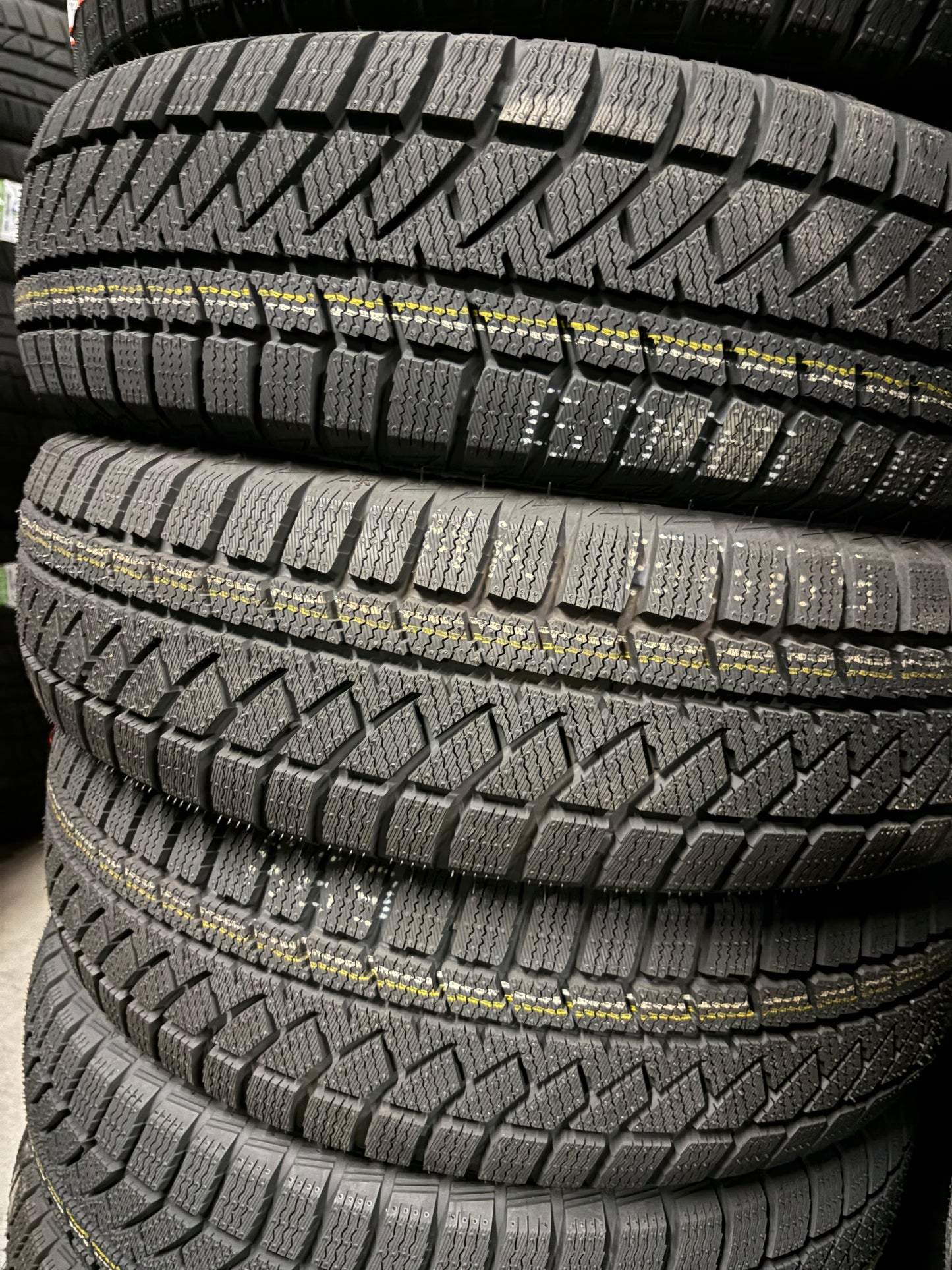 235/45R20 100H MK687 HAIDA MILEKING WINTER